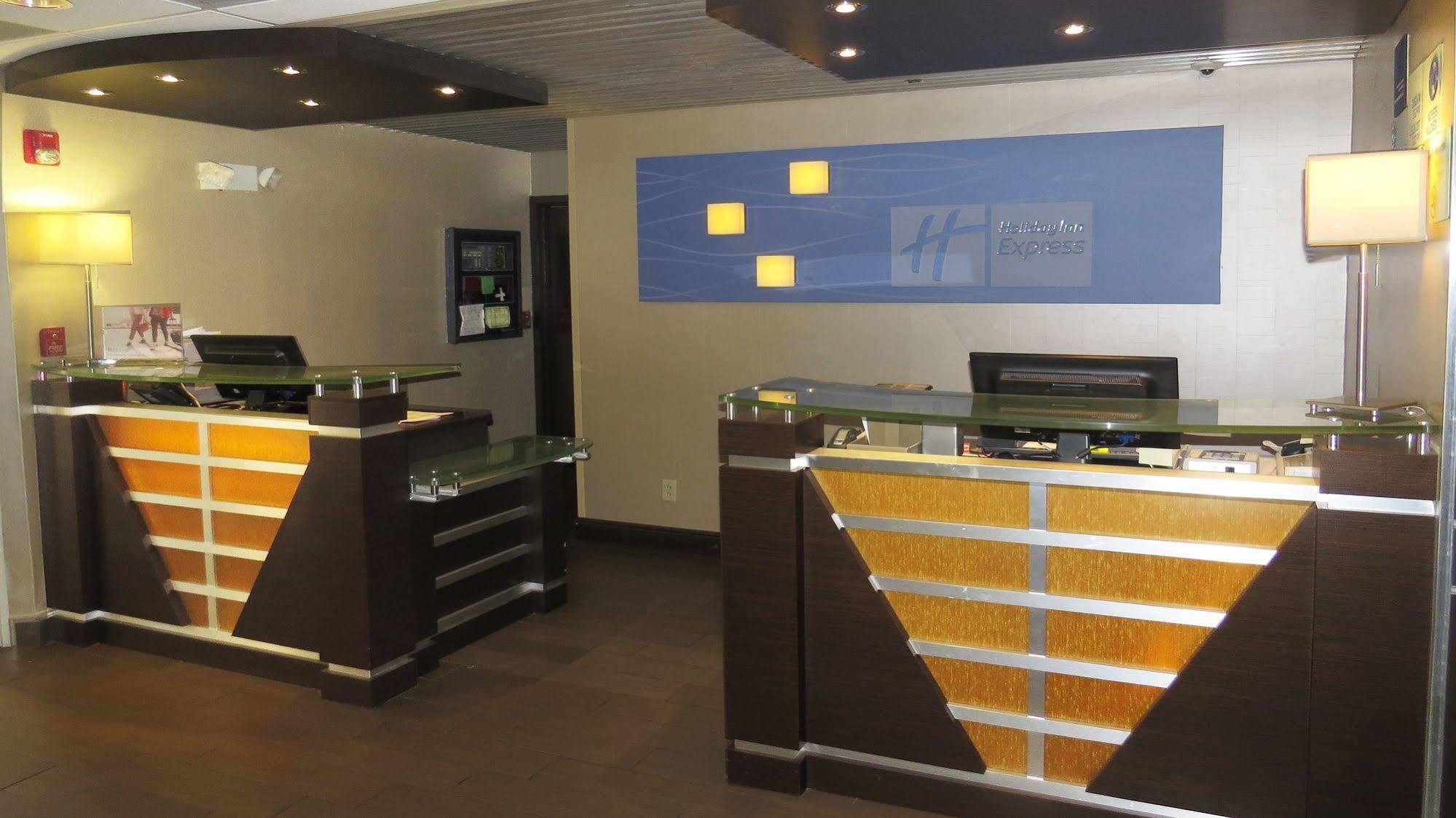 Holiday Inn Express & Suites - Oxford By Ihg Exteriér fotografie