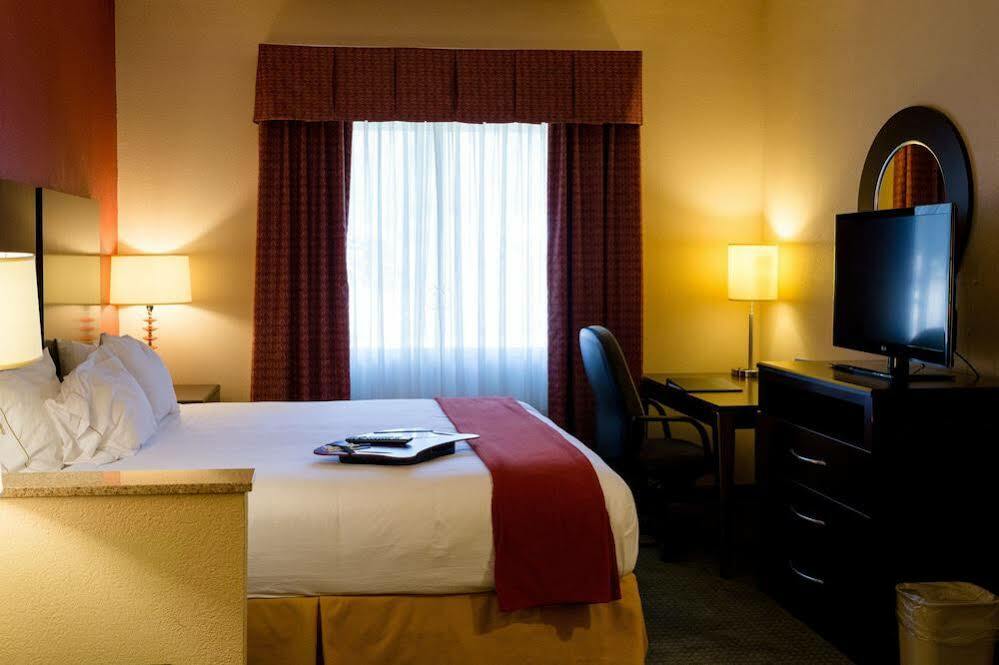 Holiday Inn Express & Suites - Oxford By Ihg Exteriér fotografie